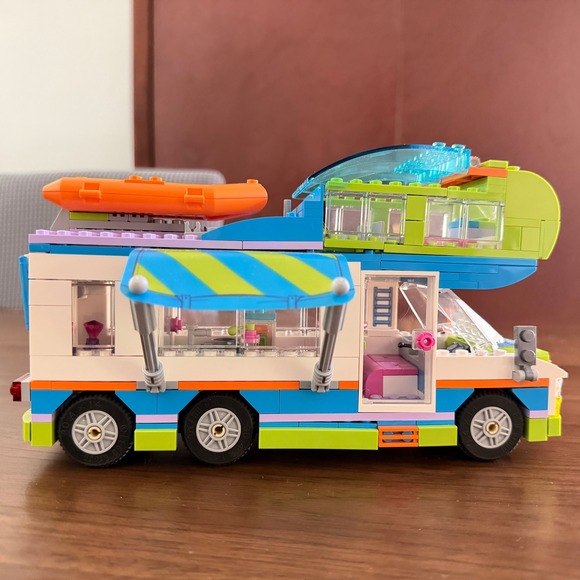 LEGO Friends Mia's Camper Van Set 41339 - Picture 6 of 7